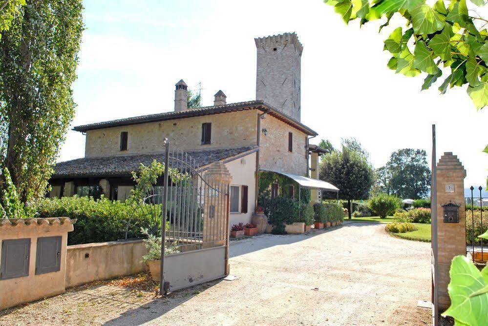 Agriturismo Le Due Torri Torre Quadrano Спелло Экстерьер фото
